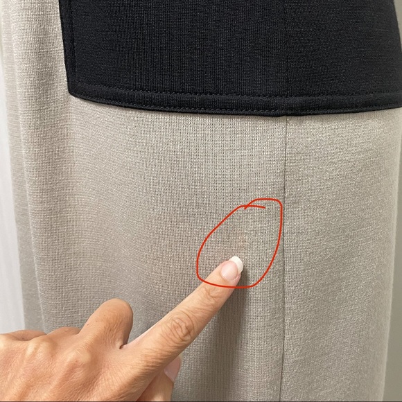 St. John Color Block V Neck Sleeveless Sheath - Picture 8 of 8